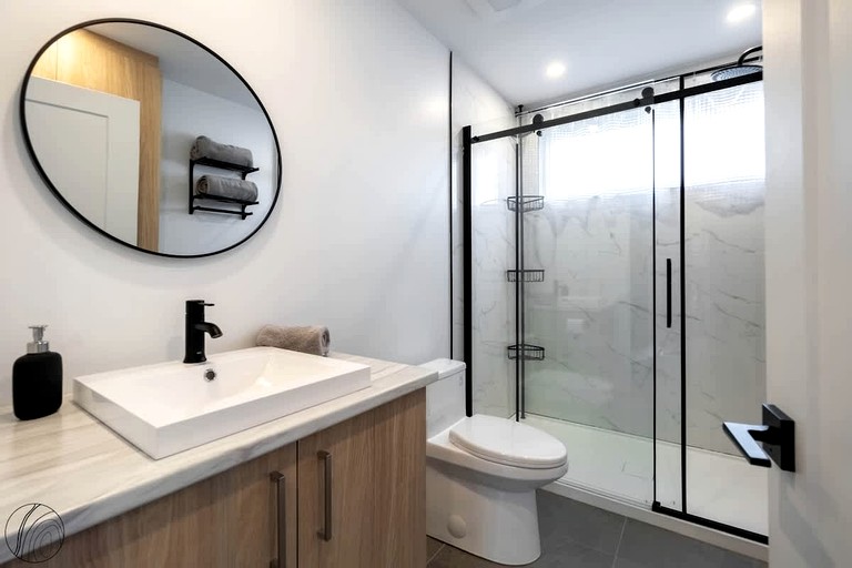 Vacation Rentals (Canada, --, --)