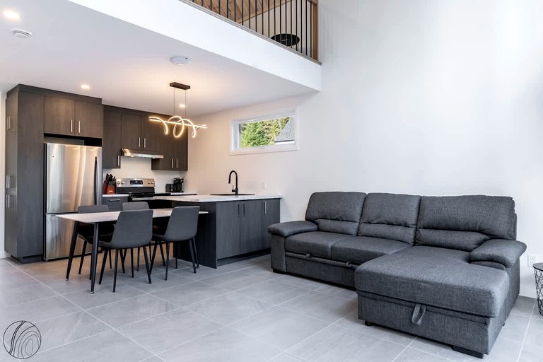 Vacation Rentals (Canada, --, --)