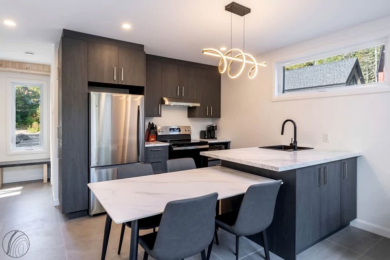 Vacation Rentals (Canada, --, --)