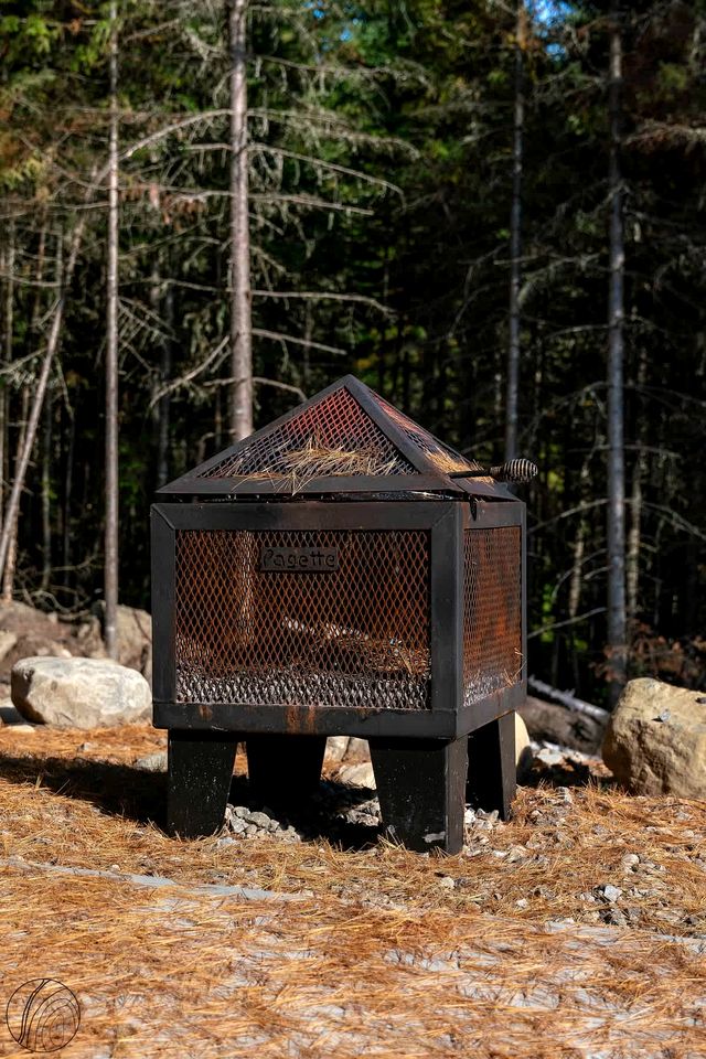 Cozy Nature Mini-Chalet with Spa Near Chute-à-Bull Park, St-Côme Quebec