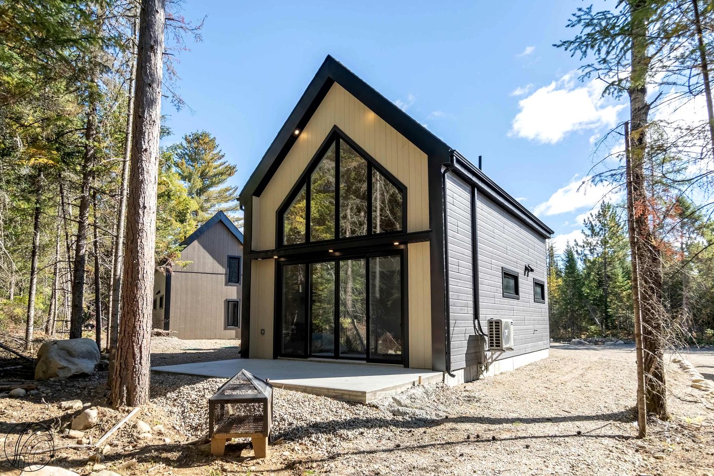 Charming Woodland Mini-Chalet Retreat Near Chute-à-Bull Park in St-Côme, Quebec