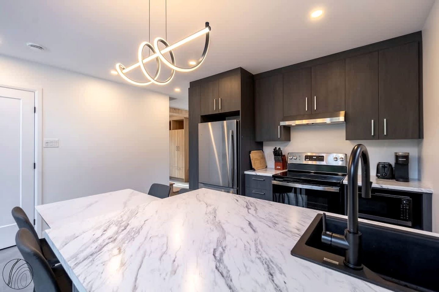 Charming Woodland Mini-Chalet Retreat Near Chute-à-Bull Park in St-Côme, Quebec