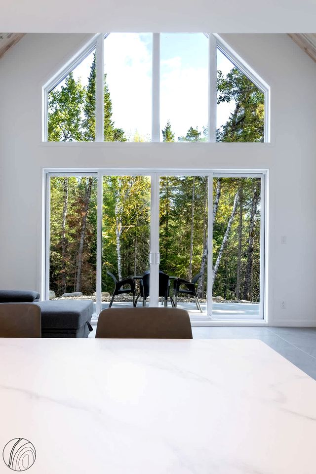 Charming Woodland Mini-Chalet Retreat Near Chute-à-Bull Park in St-Côme, Quebec