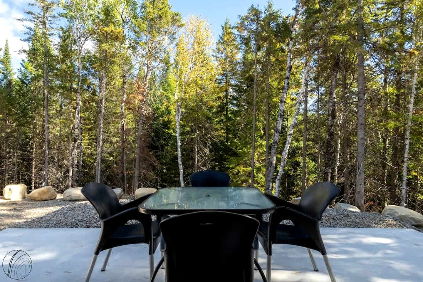 Charming Woodland Mini-Chalet Retreat Near Chute-à-Bull Park in St-Côme, Quebec