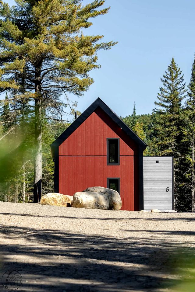 Cozy Mini-Chalet Retreat Steps from Chute-à-Bull Park in St-Côme, Quebec