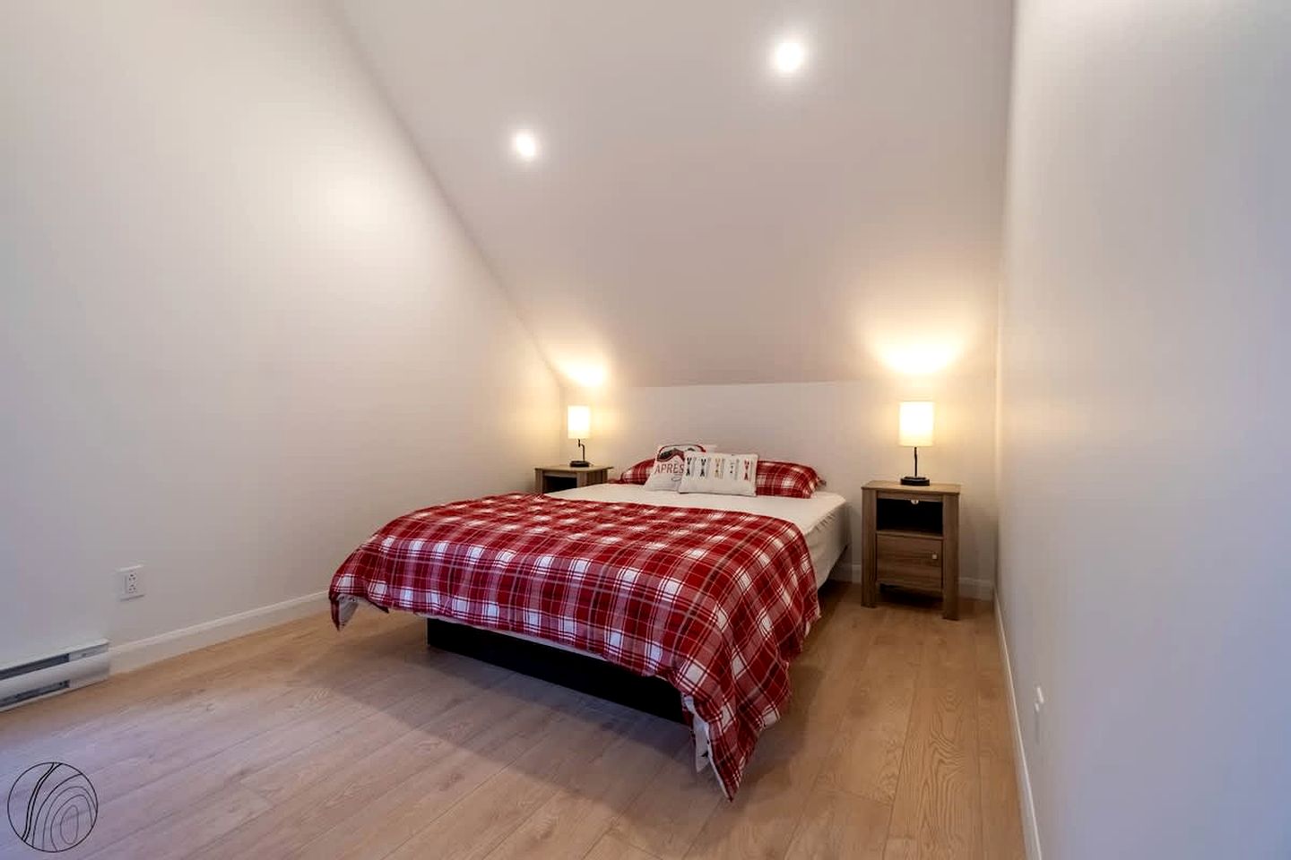 Cozy Mini-Chalet Retreat Steps from Chute-à-Bull Park in St-Côme, Quebec