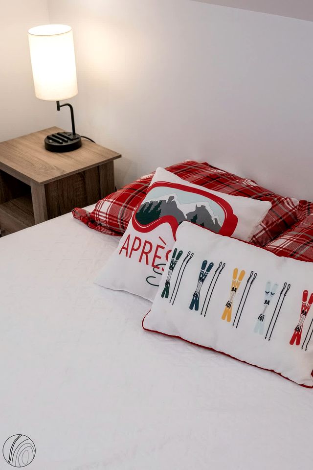 Cozy Mini-Chalet Retreat Steps from Chute-à-Bull Park in St-Côme, Quebec