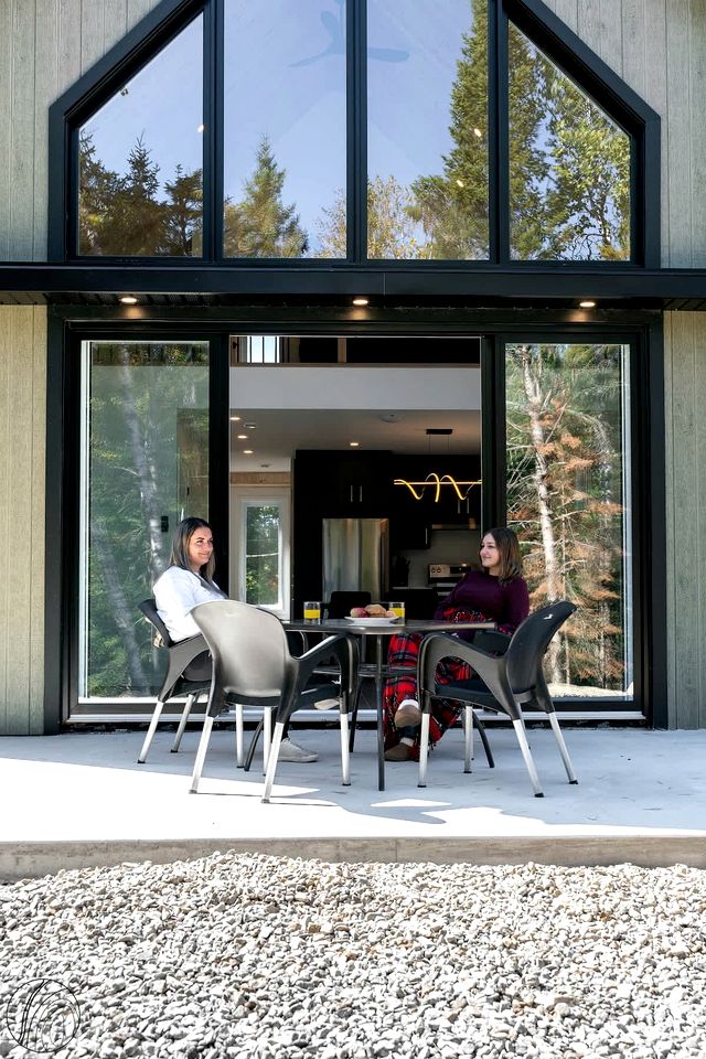 Scenic Riverside Mini-Chalet with Spa Near Chute-à-Bull Park, St-Côme Quebec