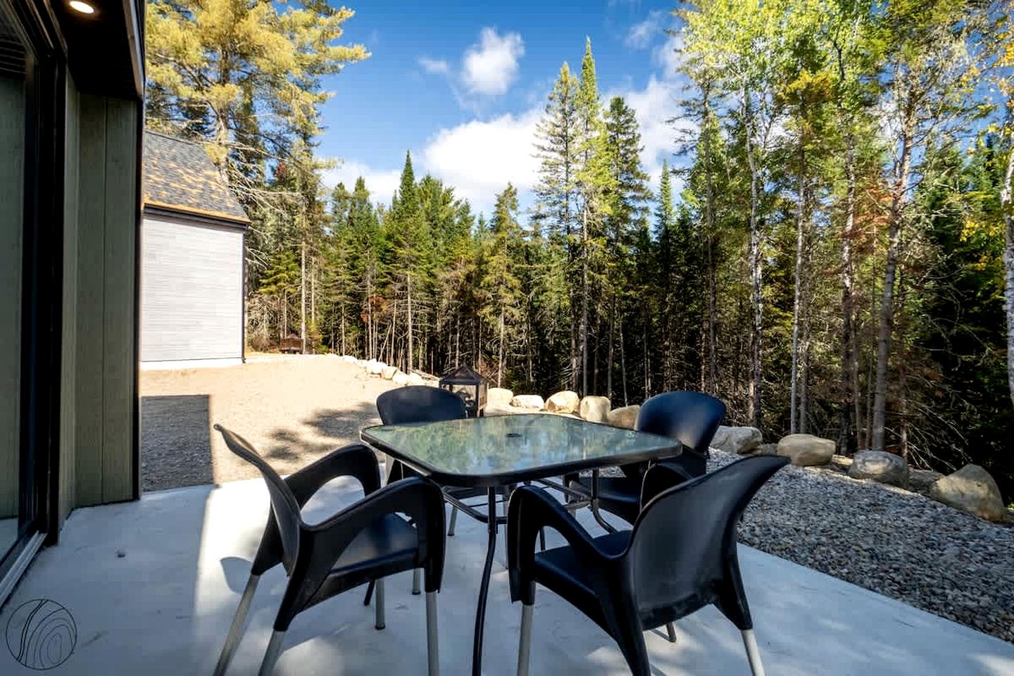 Scenic Riverside Mini-Chalet with Spa Near Chute-à-Bull Park, St-Côme Quebec