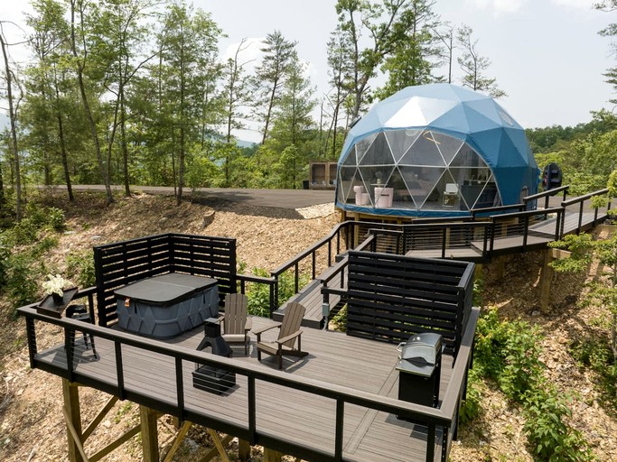 Domes (United States of America, Townsend, Tennessee)