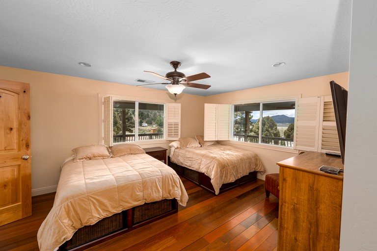 Cabins (United States of America, Big Bear City, California)