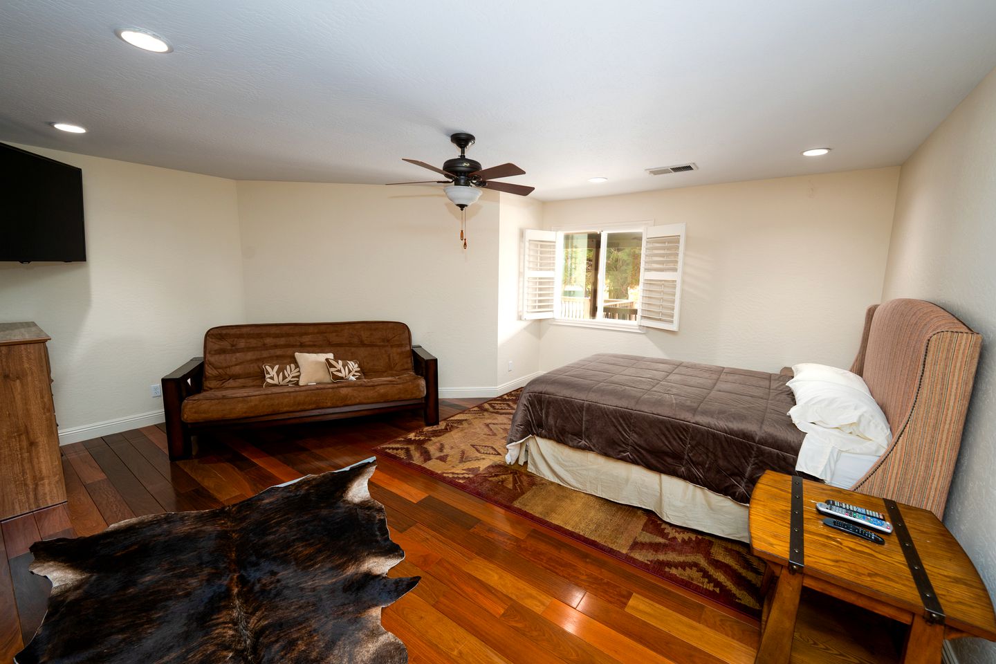 Fantastic Group Cabin with Fireplace and Spacious Game Room in Big Bear City, California