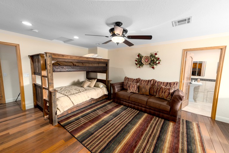 Cabins (United States of America, Big Bear City, California)