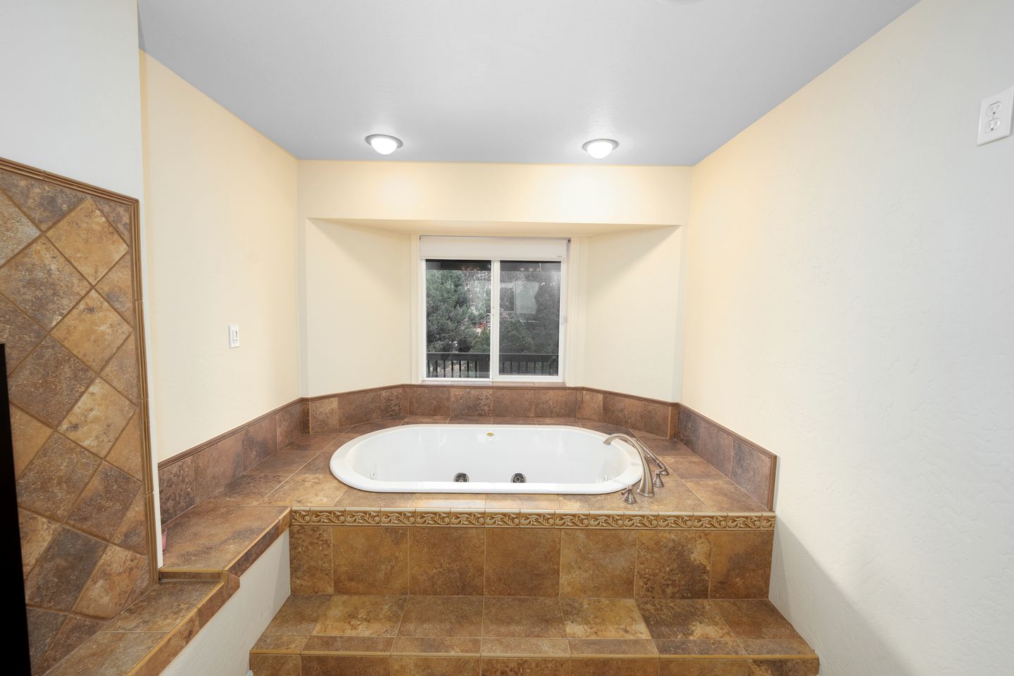 Fantastic Group Cabin with Fireplace and Spacious Game Room in Big Bear City, California