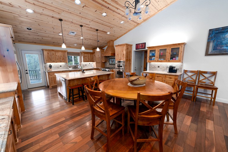 Cabins (United States of America, Big Bear City, California)