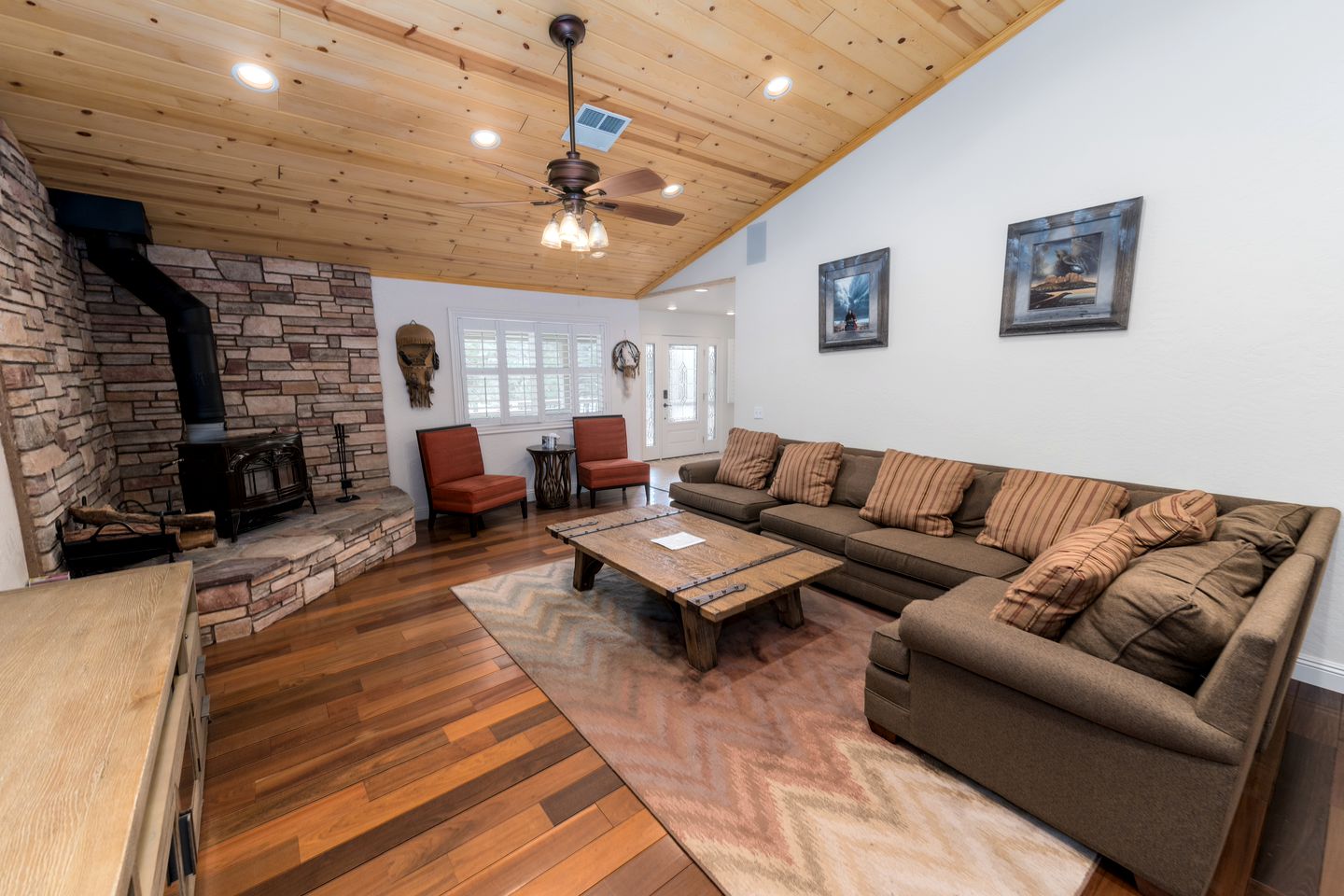 Fantastic Group Cabin with Fireplace and Spacious Game Room in Big Bear City, California