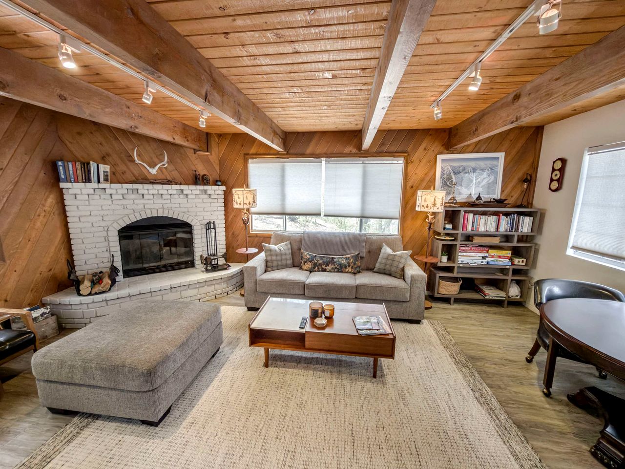 Cabin with Hot Tub & Forest Pine Retreat Cozy Getaway in Big Bear, California