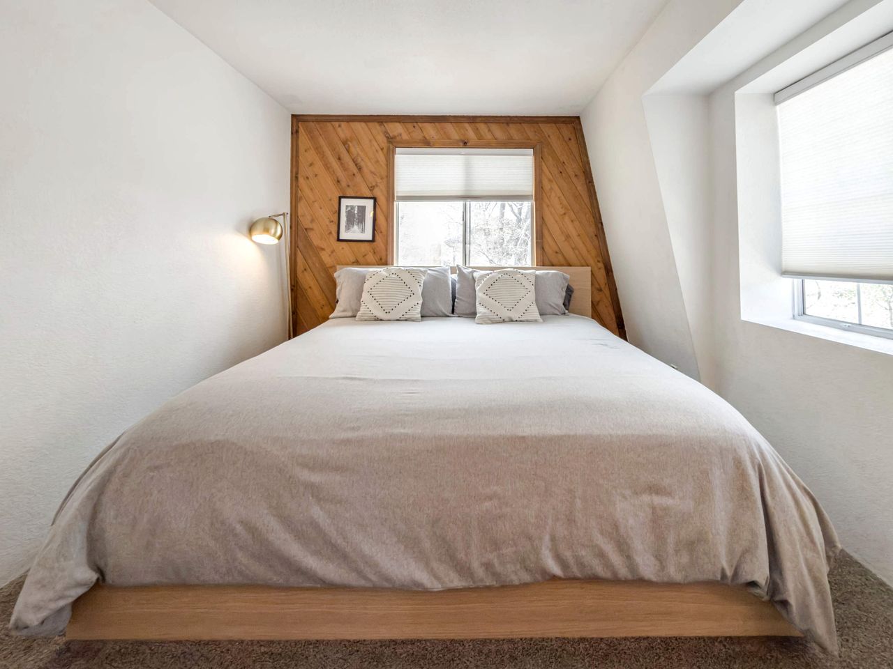 Cabin with Hot Tub & Forest Pine Retreat Cozy Getaway in Big Bear, California