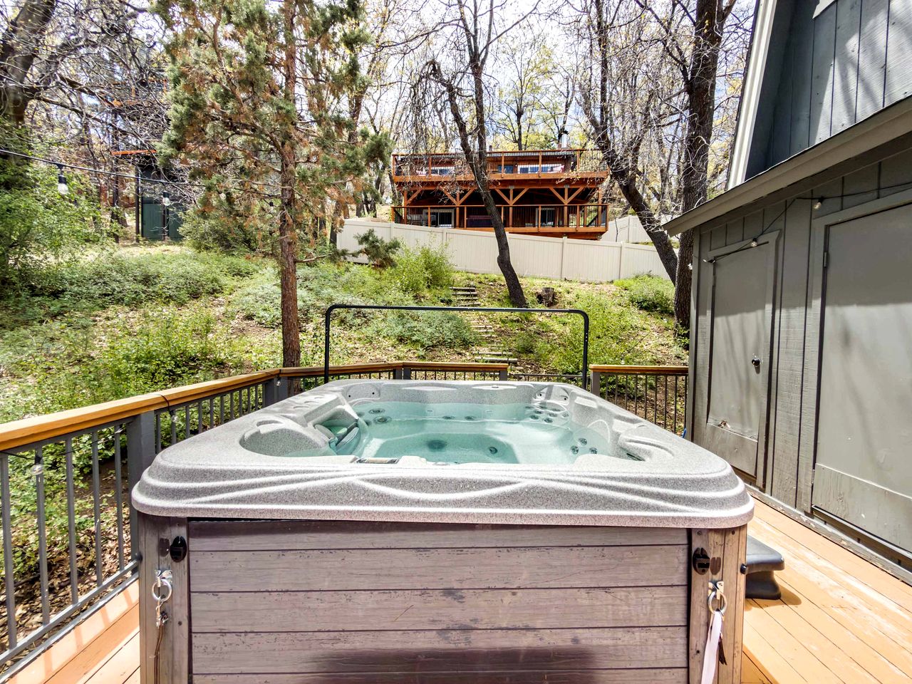 Cabin with Hot Tub & Forest Pine Retreat Cozy Getaway in Big Bear, California
