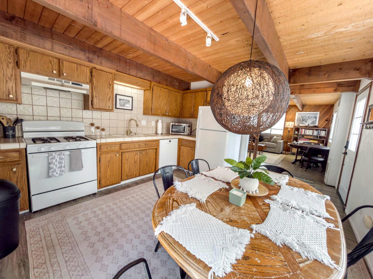 Cabin with Hot Tub & Forest Pine Retreat Cozy Getaway in Big Bear, California