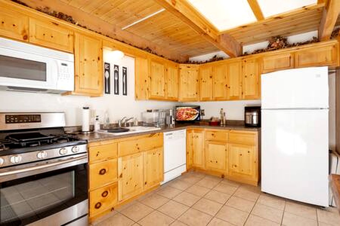 Family-Friendly Cabin with Foosball Table and Cozy Interior in California