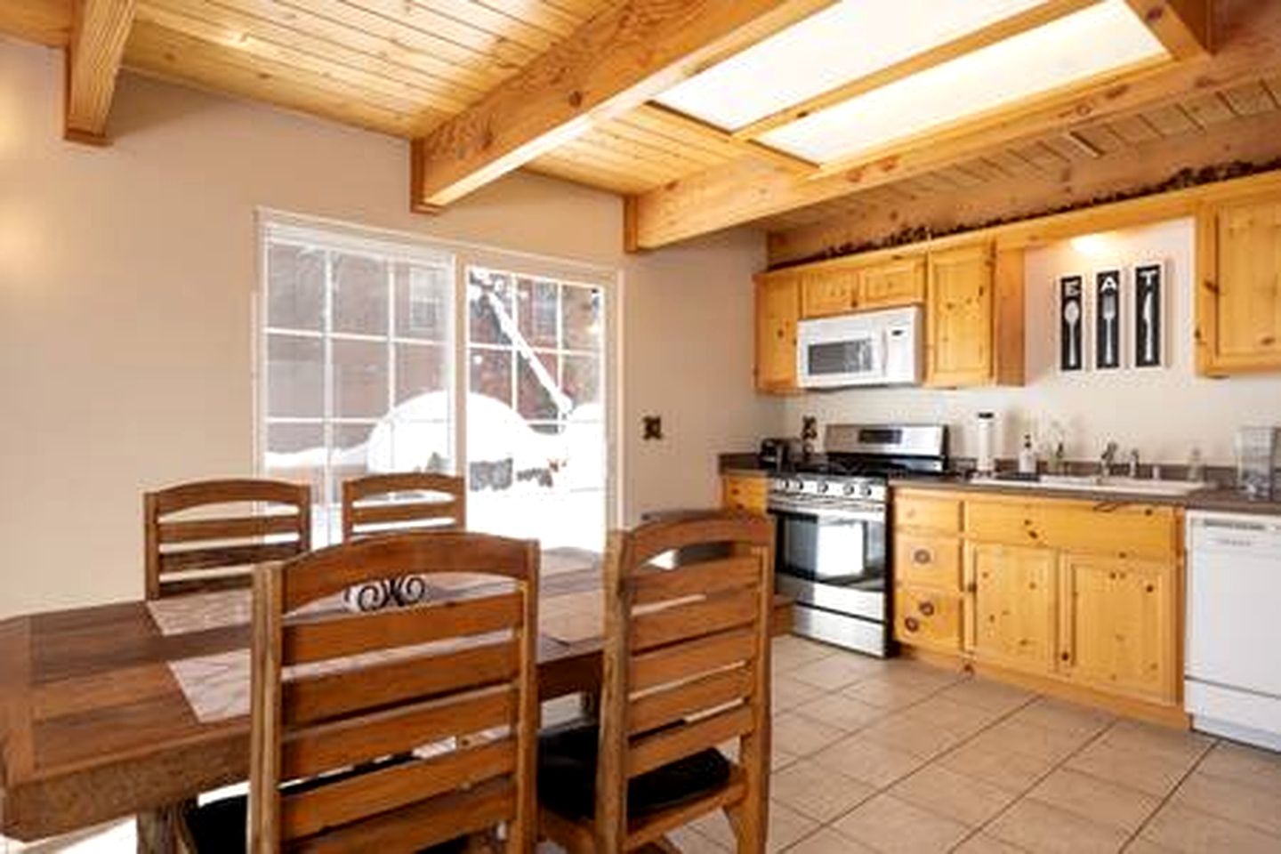 Family-Friendly Cabin with Foosball Table and Cozy Interior in California