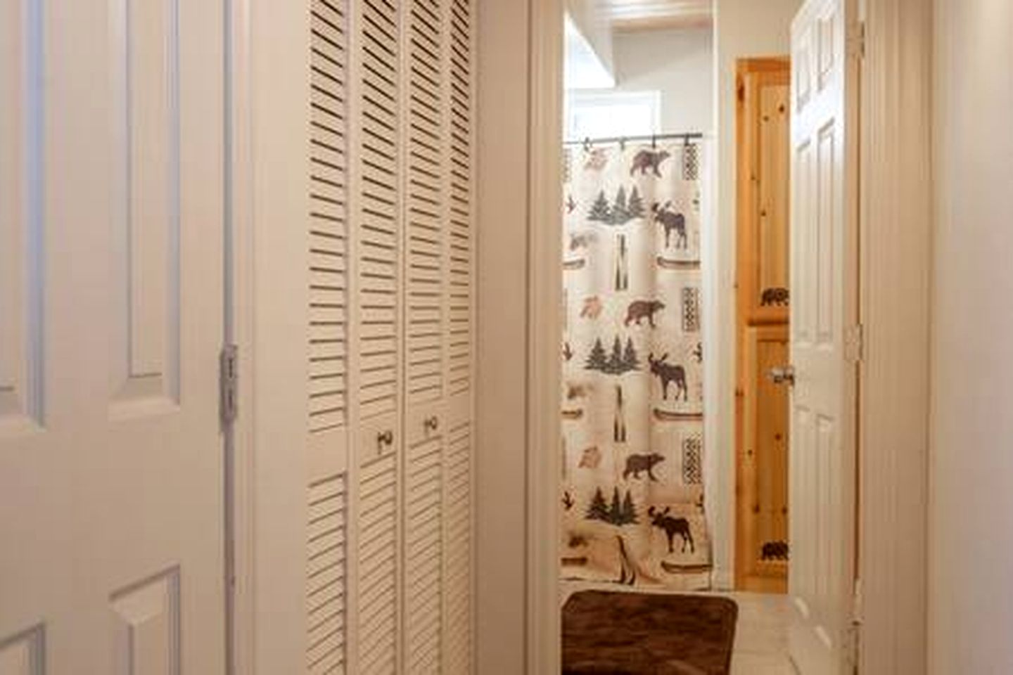 Family-Friendly Cabin with Foosball Table and Cozy Interior in California