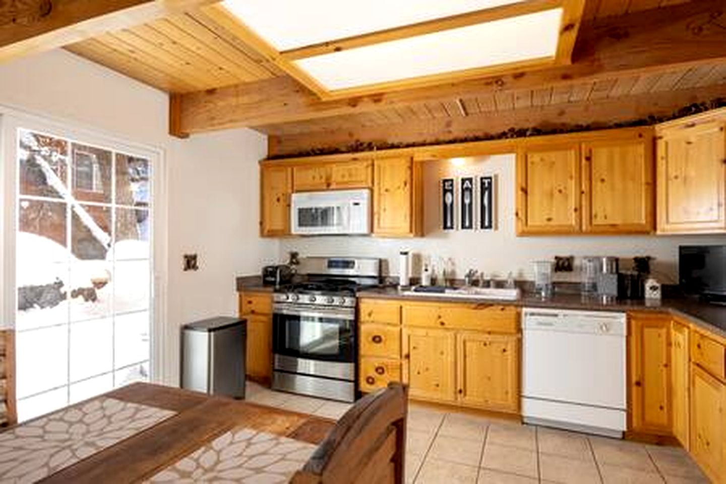 Family-Friendly Cabin with Foosball Table and Cozy Interior in California