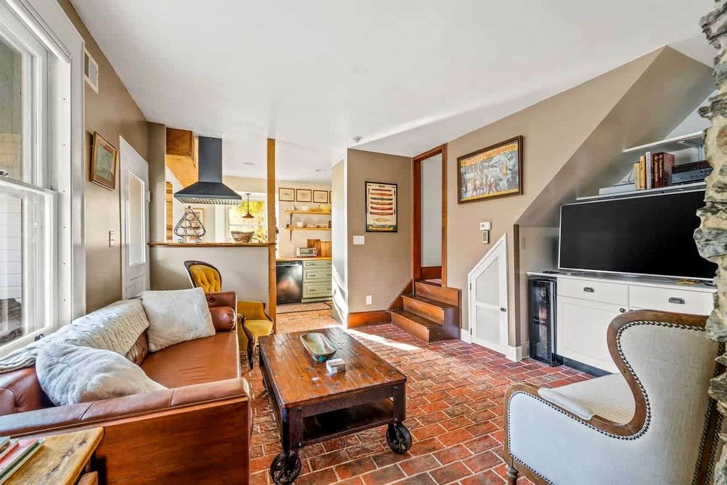 Historic Stone Cottage with Hot Tub and Hammock, Minutes from Downtown Harpers Ferry, West Virginia