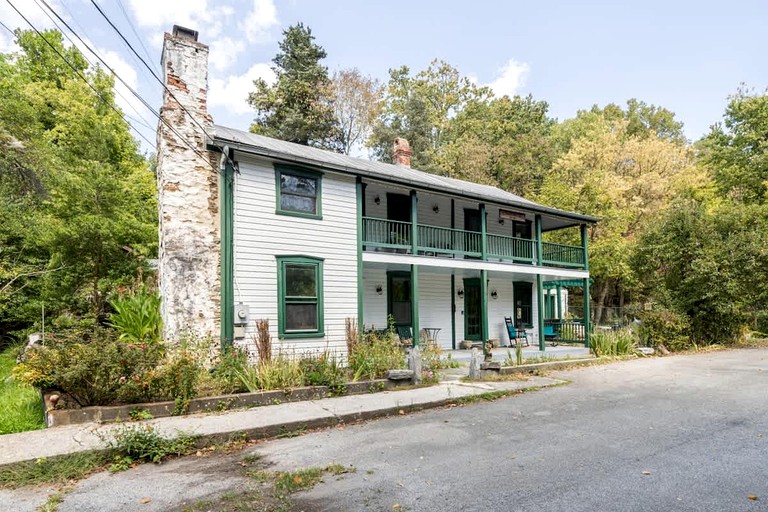 Cabins (United States of America, Bolivar, West Virginia)