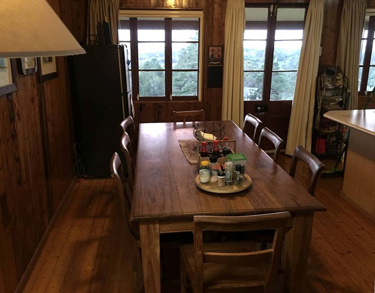 Charming Cottage Rental with Views of the Blue Mountains in Berambing, New South Wales