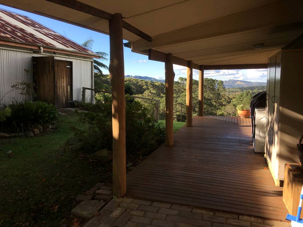 Charming Cottage Rental with Views of the Blue Mountains in Berambing, New South Wales