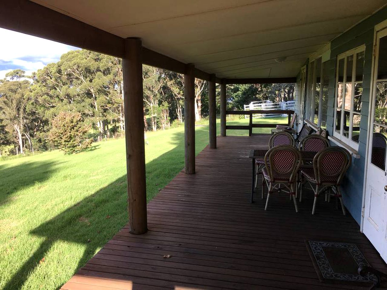 Charming Cottage Rental with Views of the Blue Mountains in Berambing, New South Wales