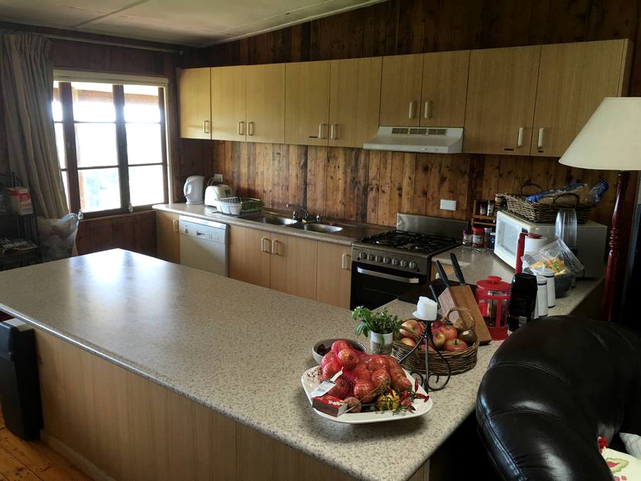 Charming Cottage Rental with Views of the Blue Mountains in Berambing, New South Wales