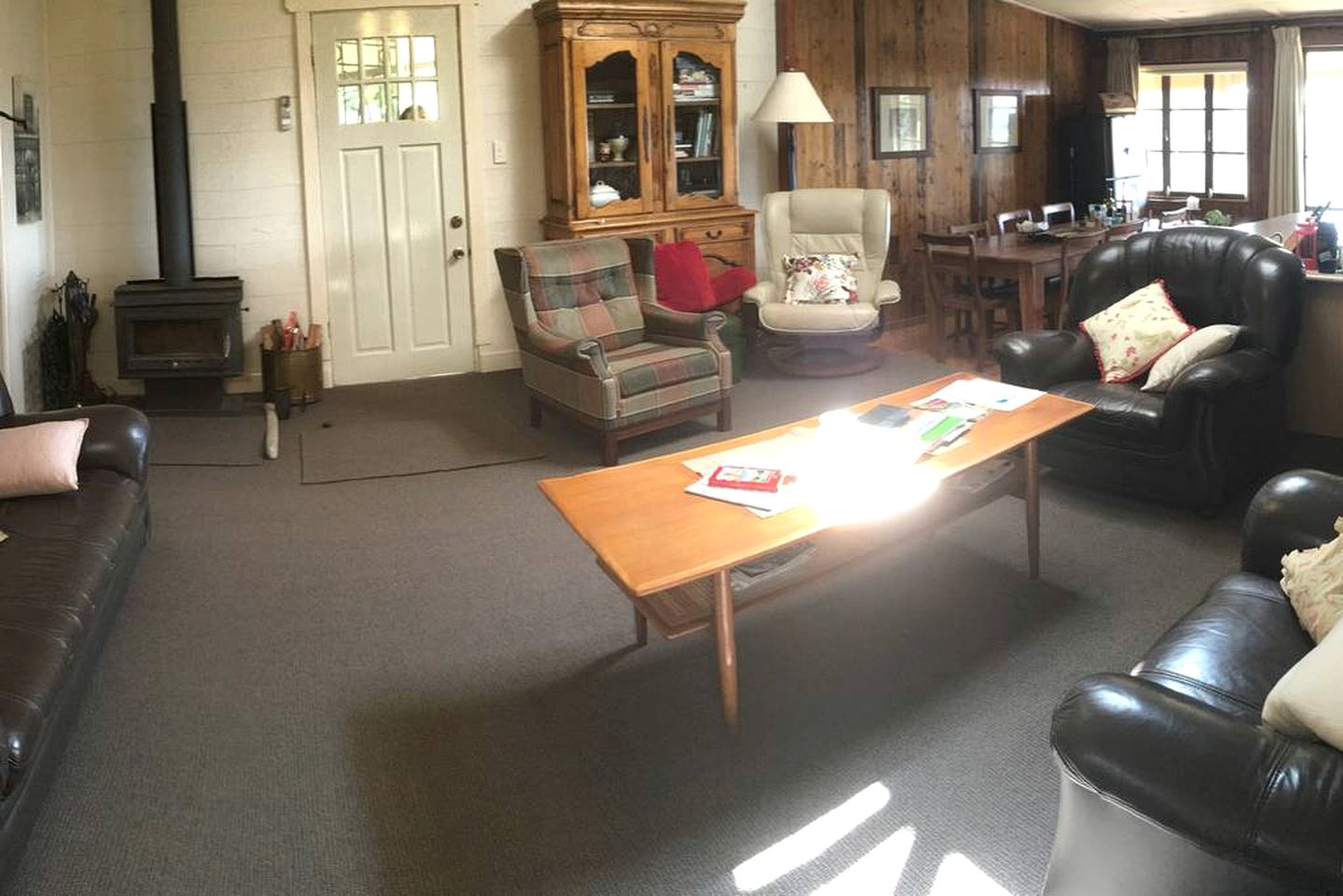 Charming Cottage Rental with Views of the Blue Mountains in Berambing, New South Wales