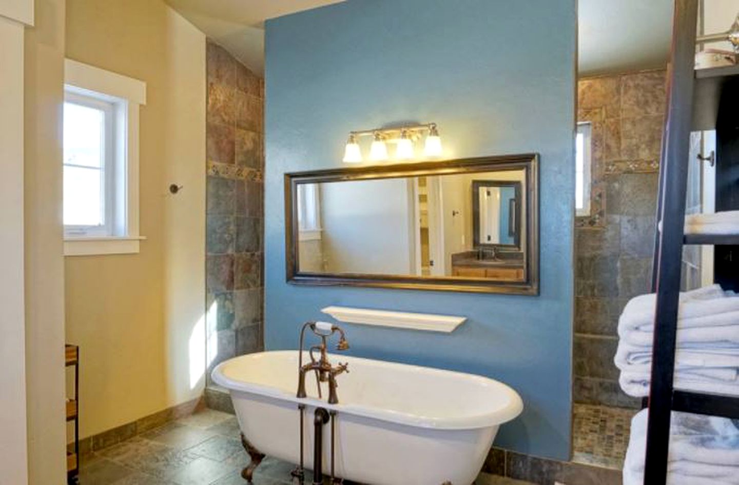 Luxurious Pet-Friendly Vacation Rental close to Mirror Lake in Kamas, Utah