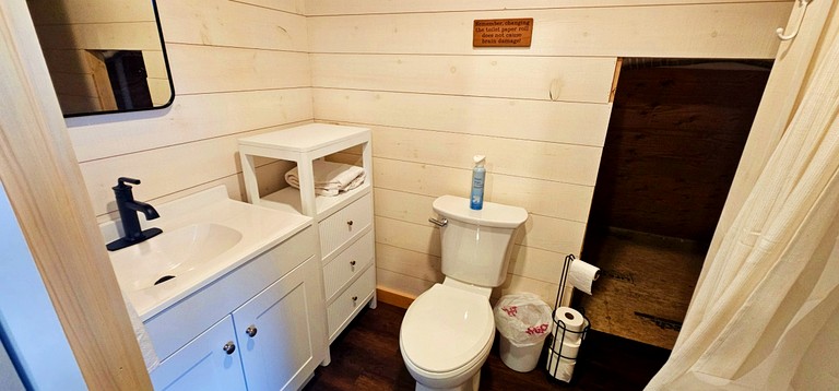 Cabins (United States of America, Greenville, Maine)