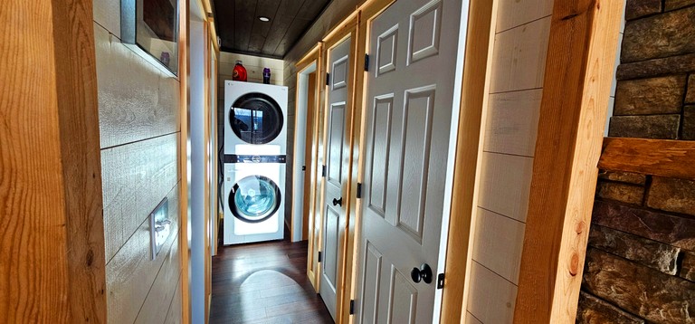 Cabins (United States of America, Greenville, Maine)