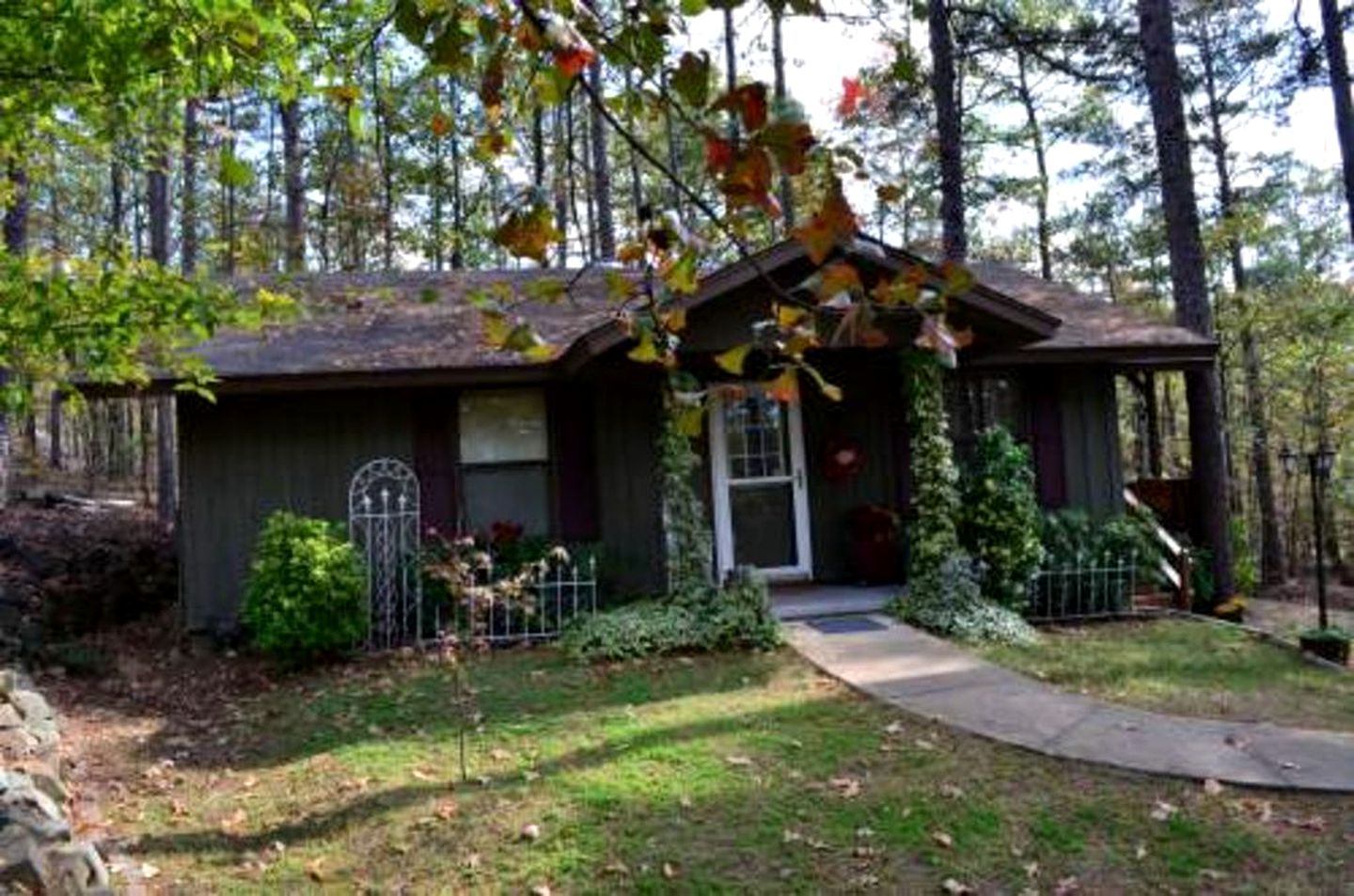 Countryside Cottage Rental with Charming Decor in Cabot, Arkansas