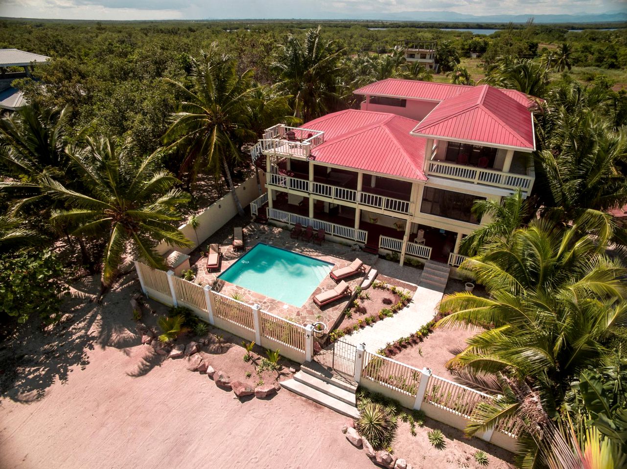 Charming Villa with Swimming Pool in Belize City, Belize District