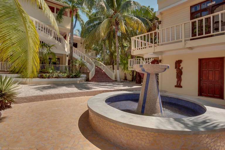 Villas (Belize, Belize City, Belize District)