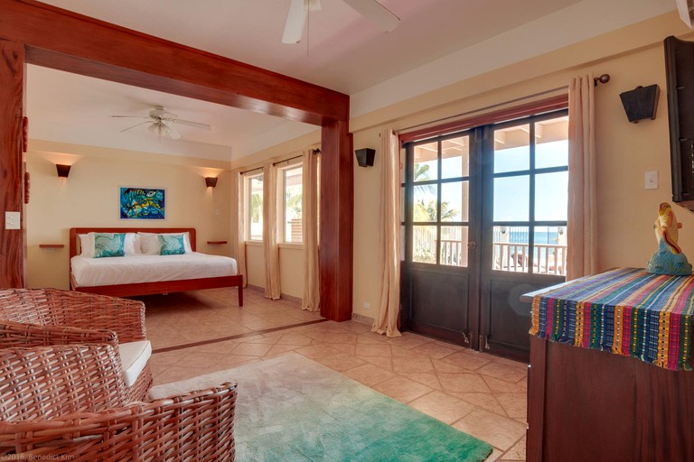 Villas (Belize, Belize City, Belize District)