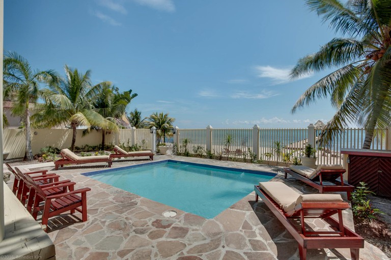 Villas (Belize, Belize City, Belize District)