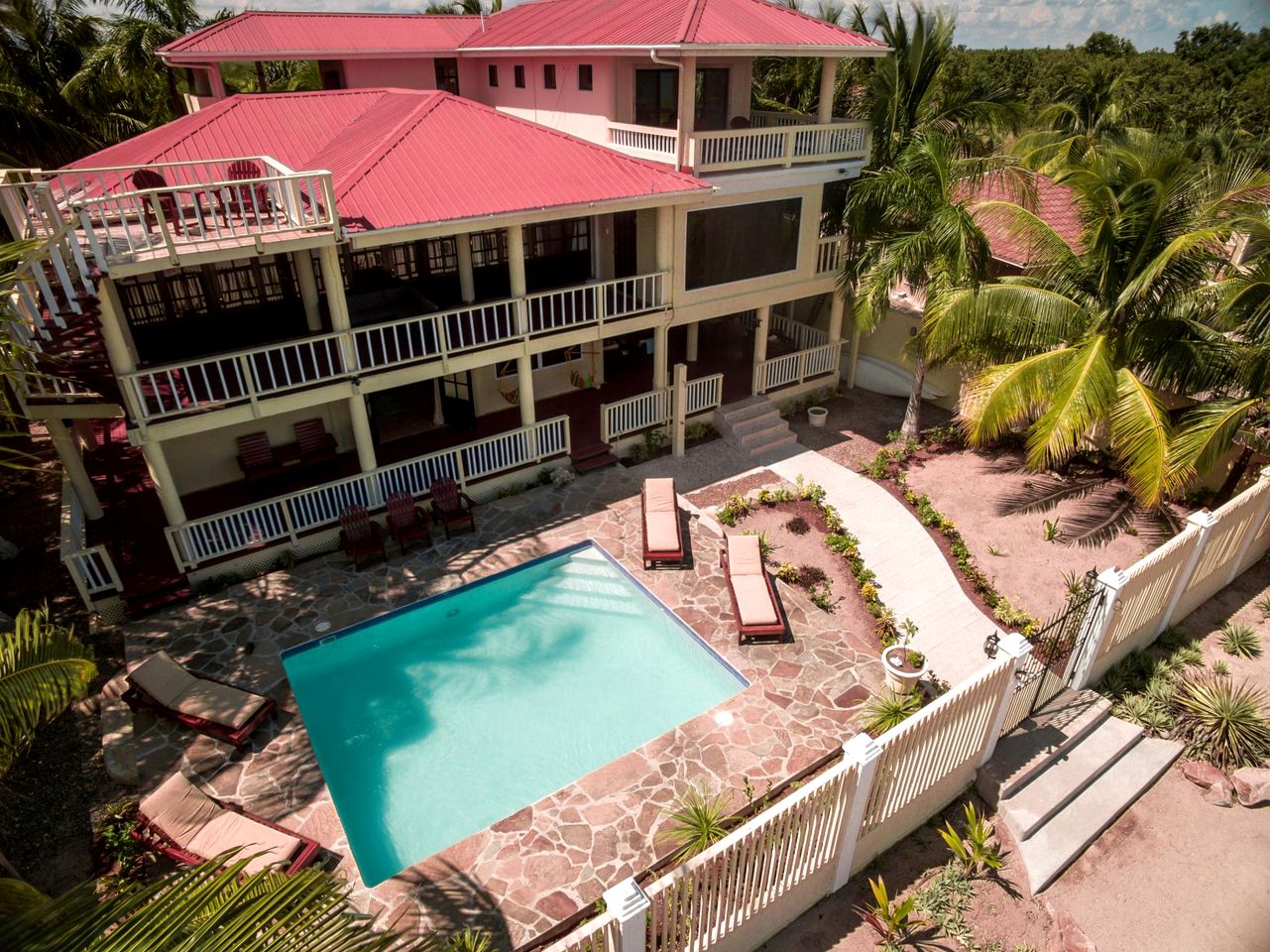 Charming Villa with Swimming Pool in Belize City, Belize District