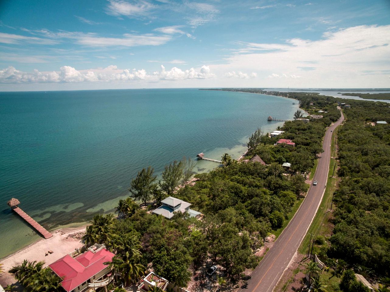 Charming Villa with Swimming Pool in Belize City, Belize District