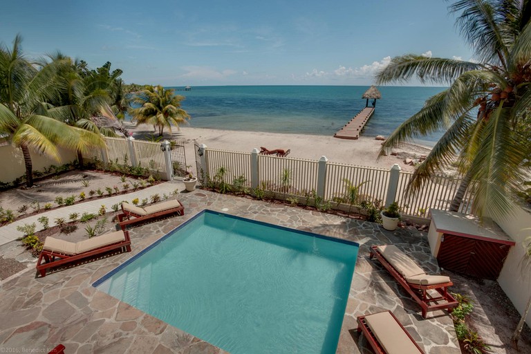 Villas (Belize, Belize City, Belize District)