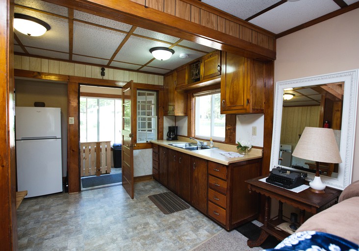 Cabins (Ashland, Wisconsin, United States)