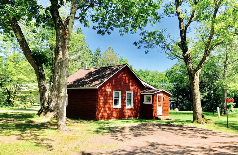 Cabins (Ashland, Wisconsin, United States)