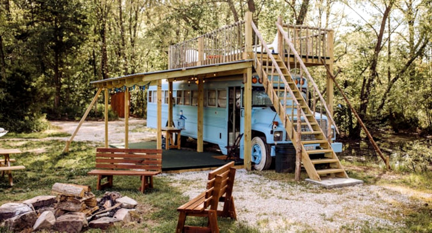 Rustic Bus Accommodation Perfect for Glamping in Missouri