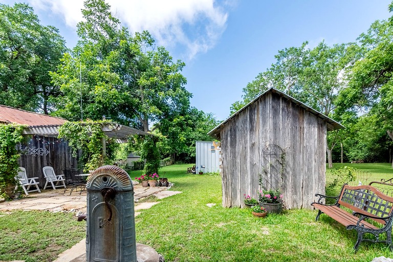 Mistletoe House, Vacation Rentals, Fredericksburg, United States of